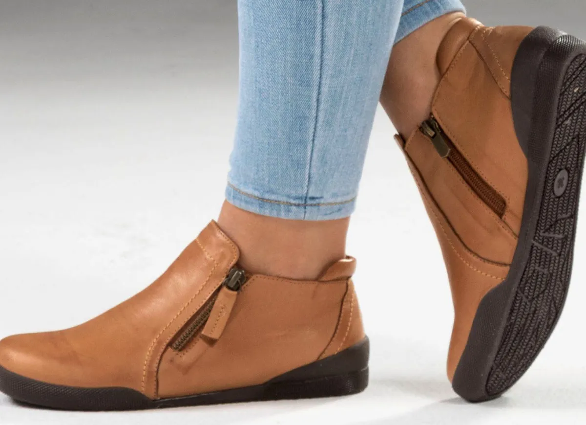 Hot BADER Andrea Conti, sportliche Damen-Boots, mit herausnehmbarem Fußbett COGNAC