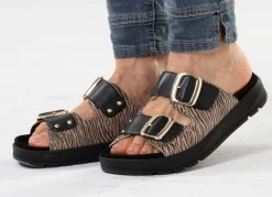 Hot CAPRICE , trendige Damen-Pantoletten, Weite G, mit herausnehmbarem Fußbett SCHWARZ-SAND
