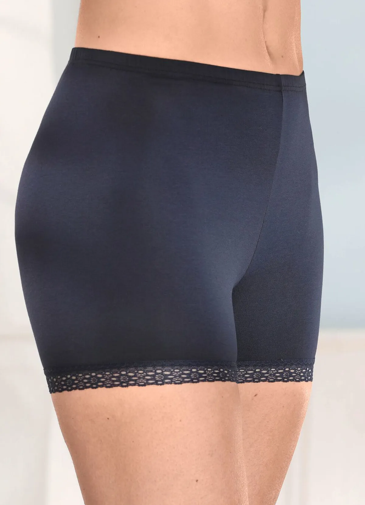 Hot BADER Dreierpack Pants mit Elastikspitze an den Beinabschlüssen 2X MARINE, 1X WEISS