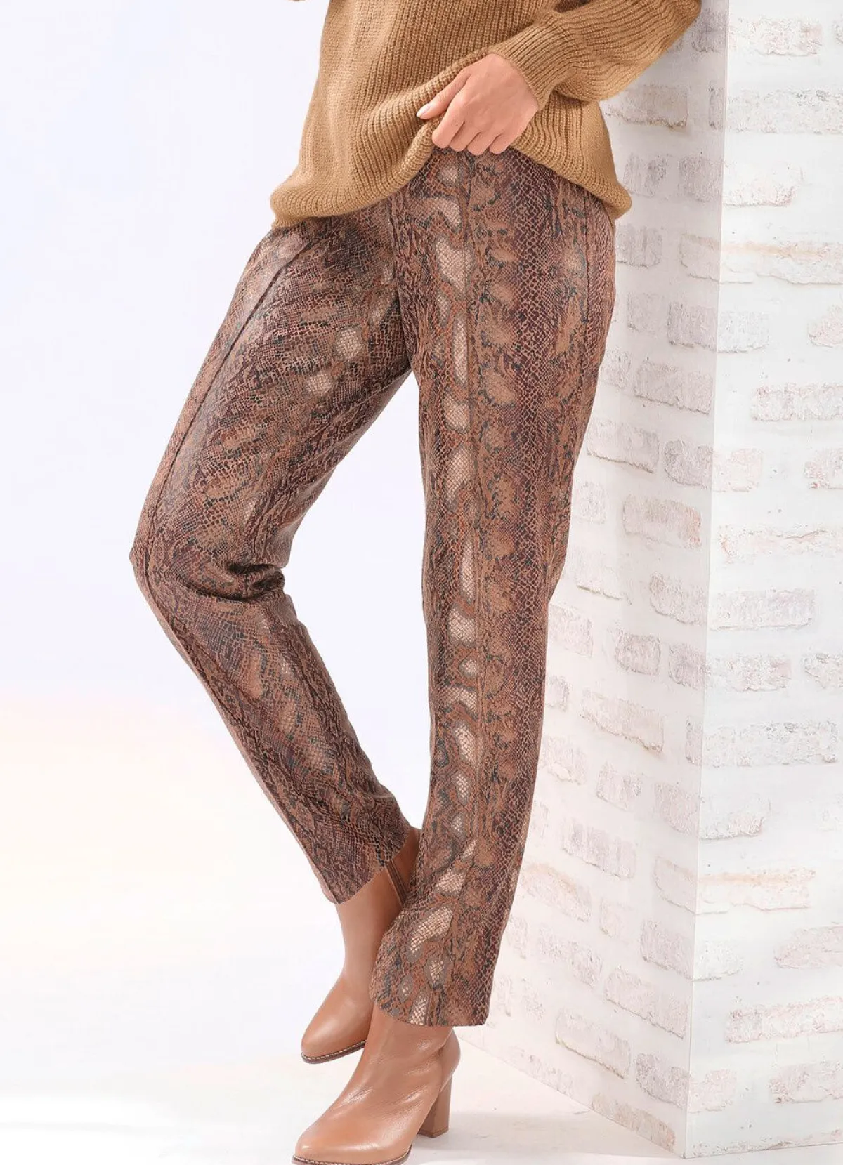 BADER Hose in Reptil-Optik COGNAC-SCHWARZ-GOLDFARBENFARBEN