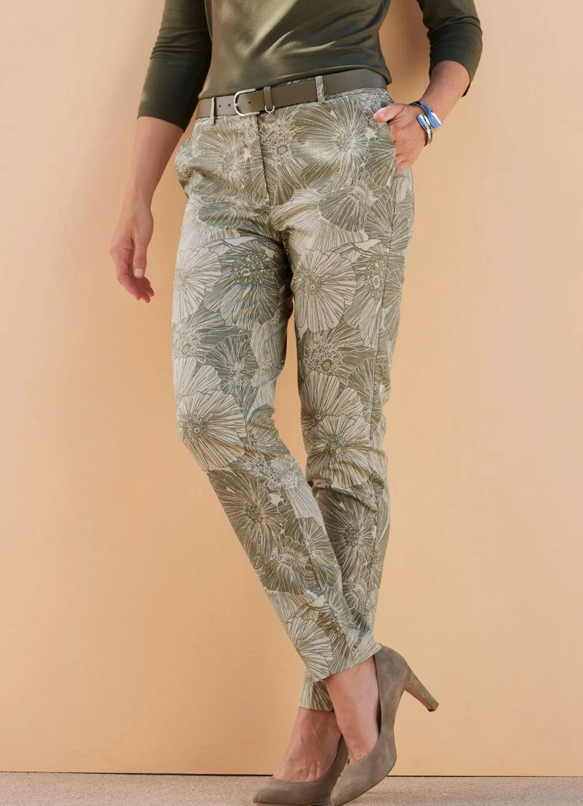 Hot BADER Hose mit floraler Dessinierung SAND-SCHILFGRÜN