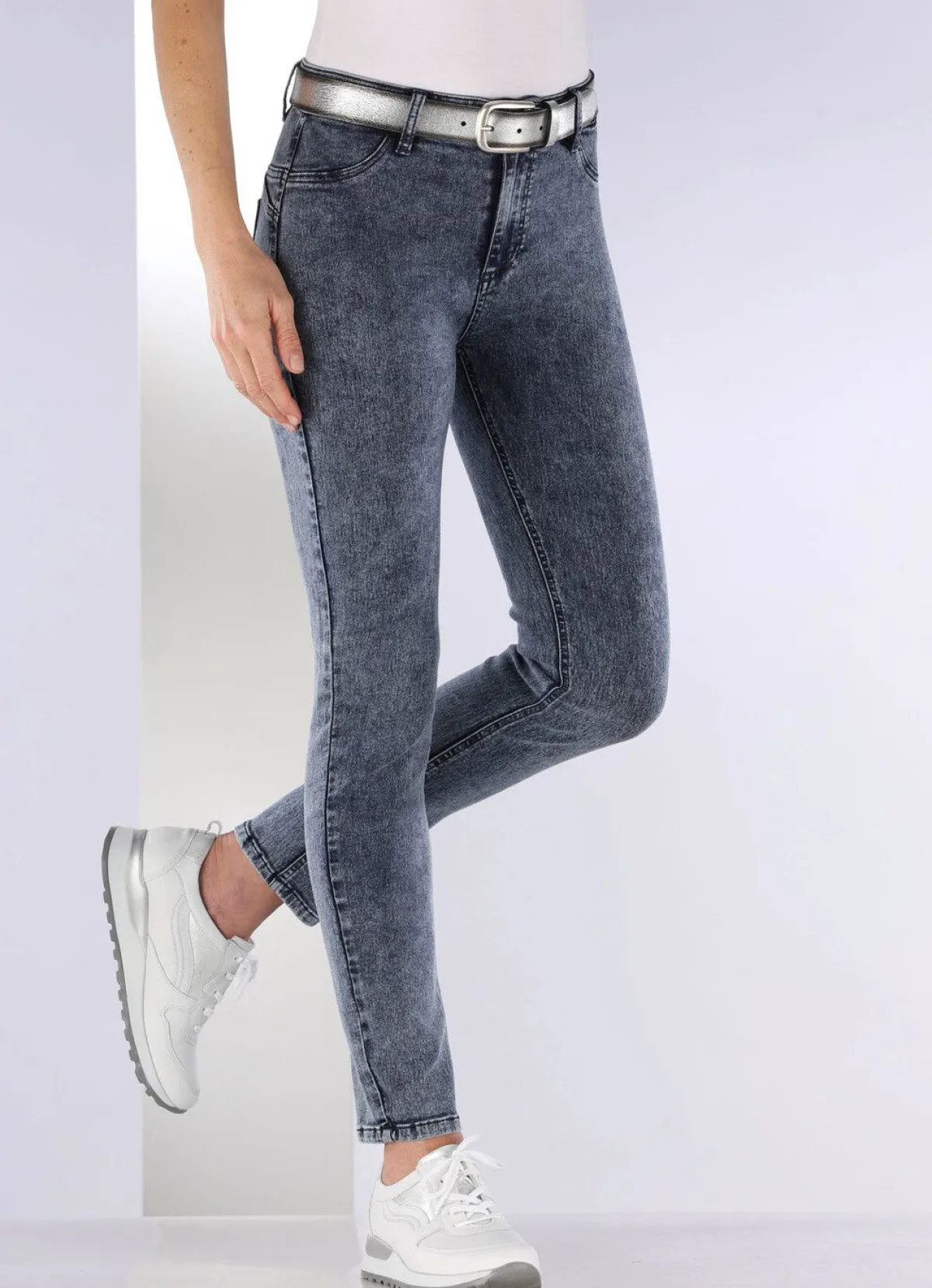 BADER Knöchellange, figurformende Jeans JEANSBLAU