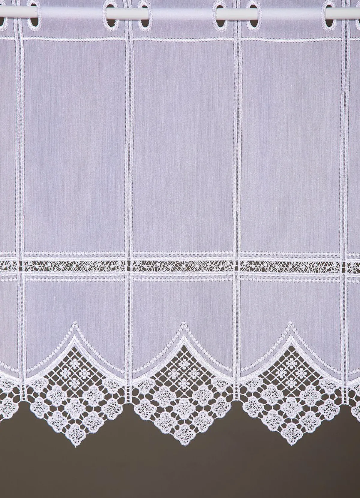 BADER Kurzstore mit edler Macramé-Spitze und Stangendurchzug WEISS