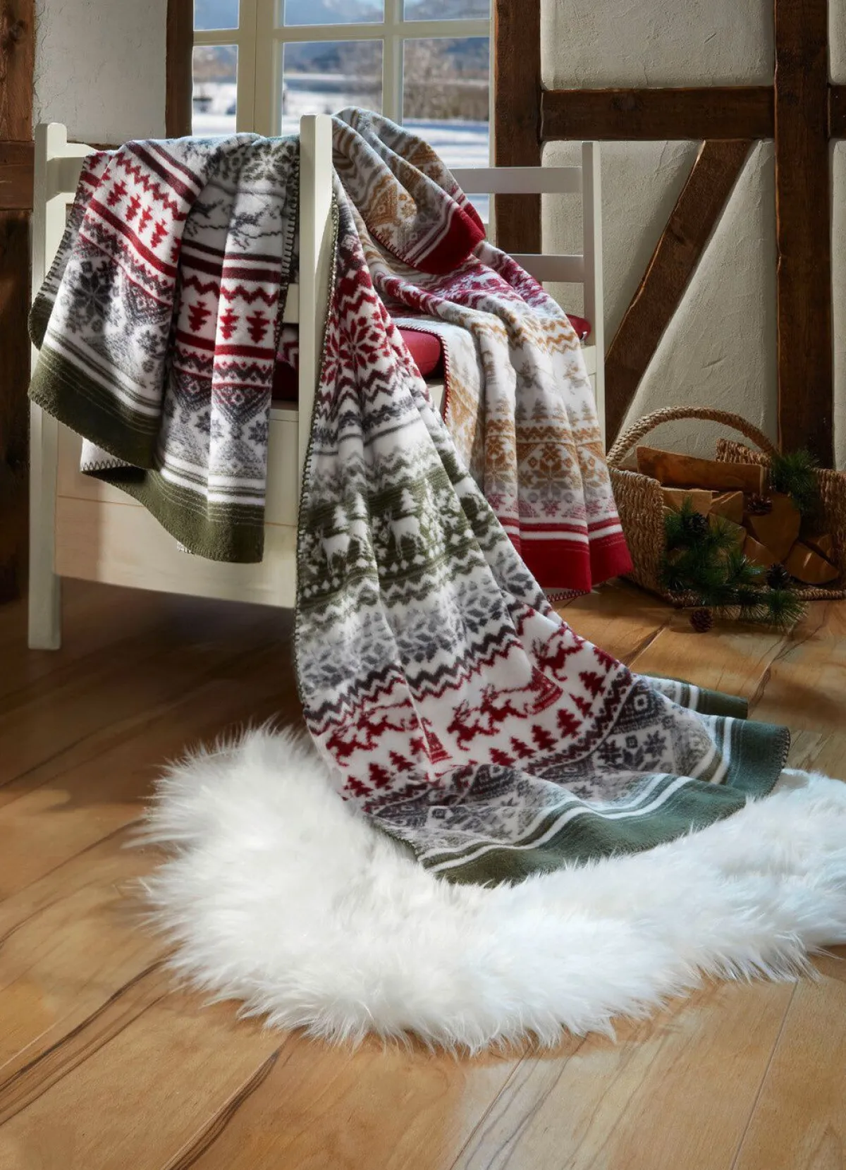 Clearance BADER Kuschelige Wohndecke mit winterlichen Motiven GRÜN
