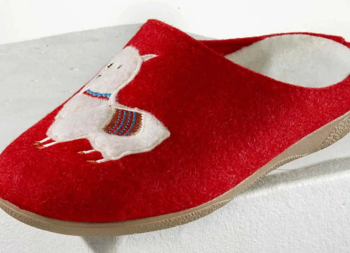 New BADER Kuschelwarme Hausschuhe mit Lama-Applikation ROT
