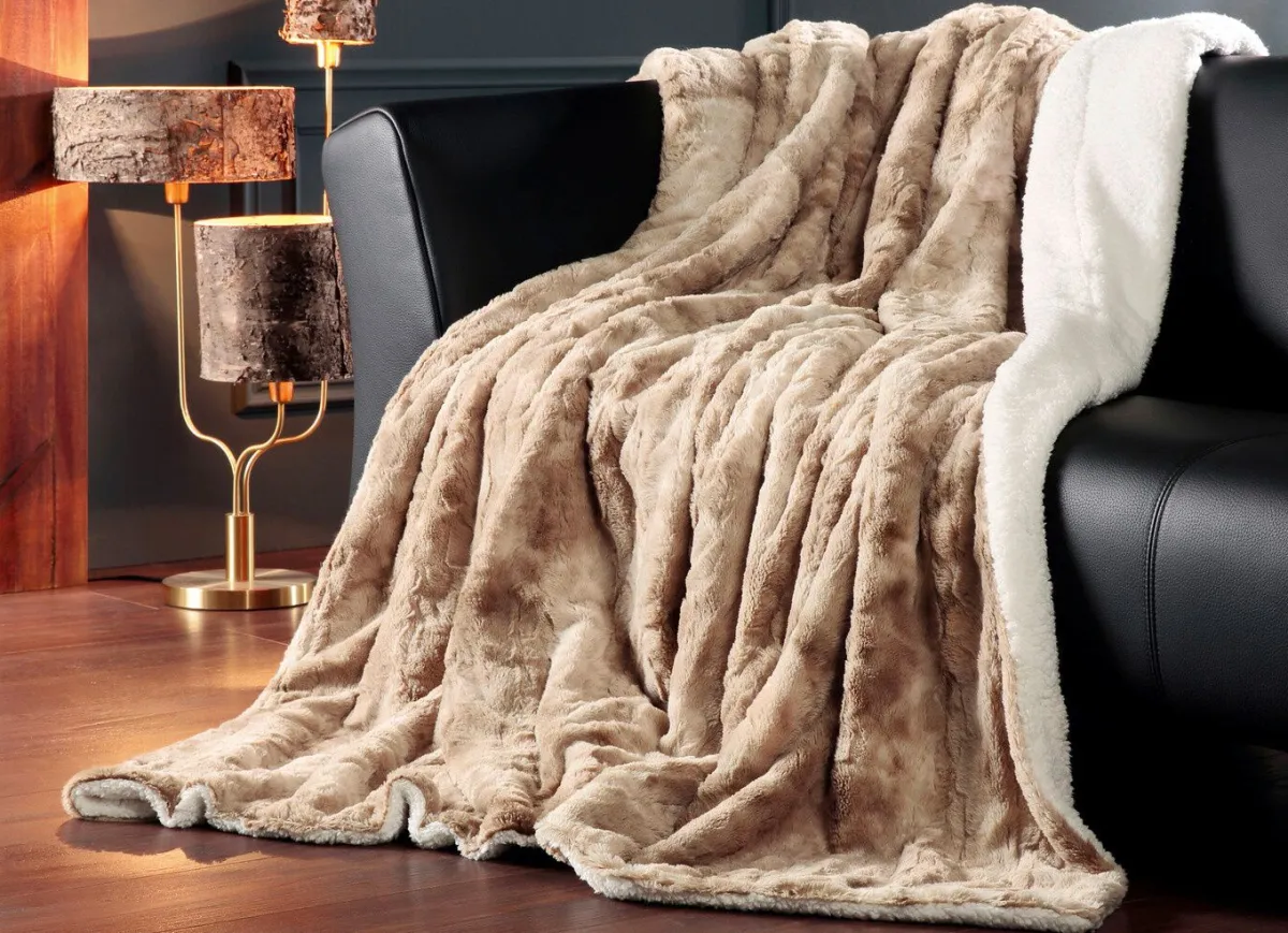 Discount BADER Kuschelweiche und wärmende Wohndecke BEIGE