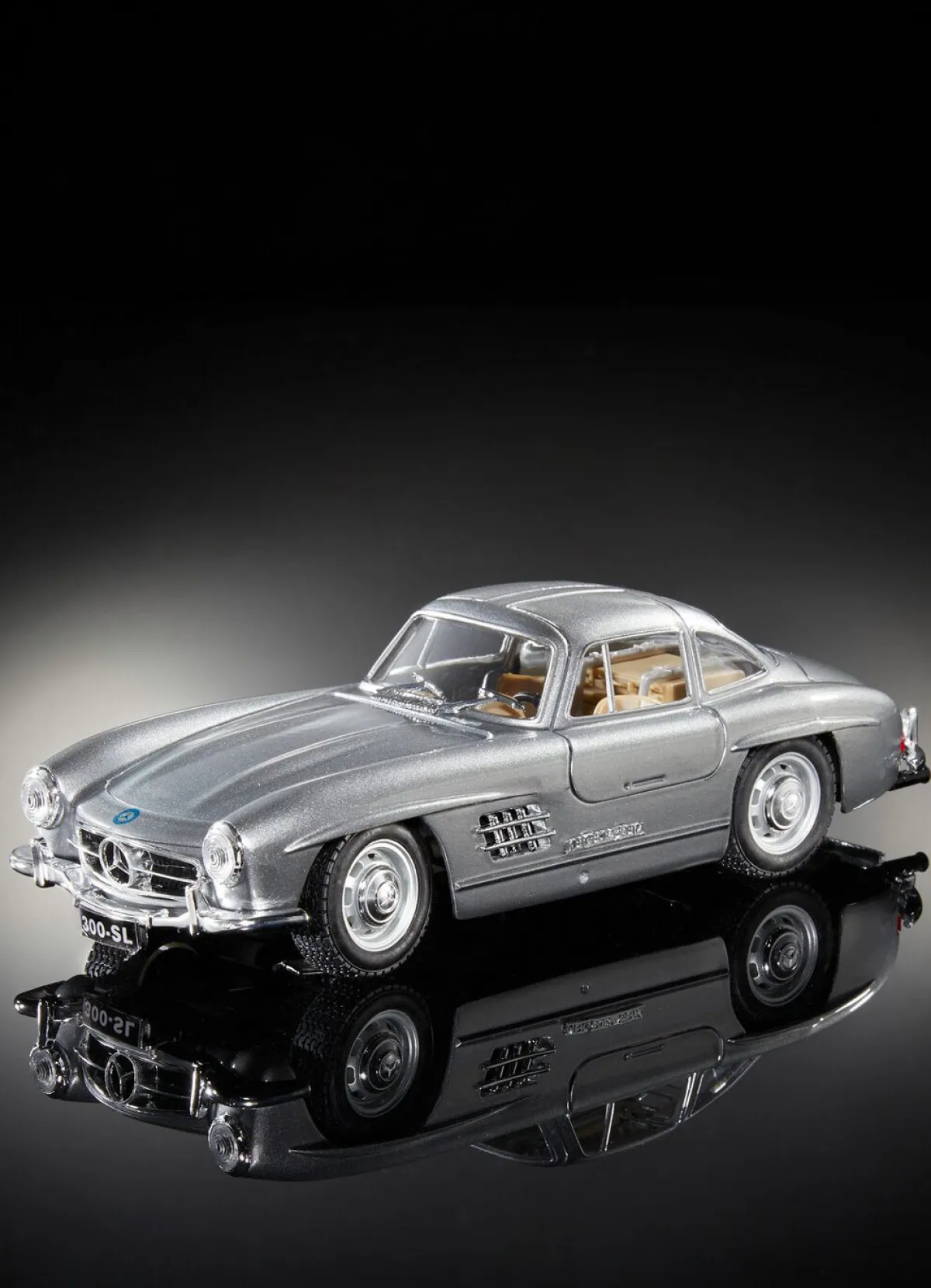 Outlet Bburago Mercedes-Benz 300SL als Metallspritzgussmodell SILBER