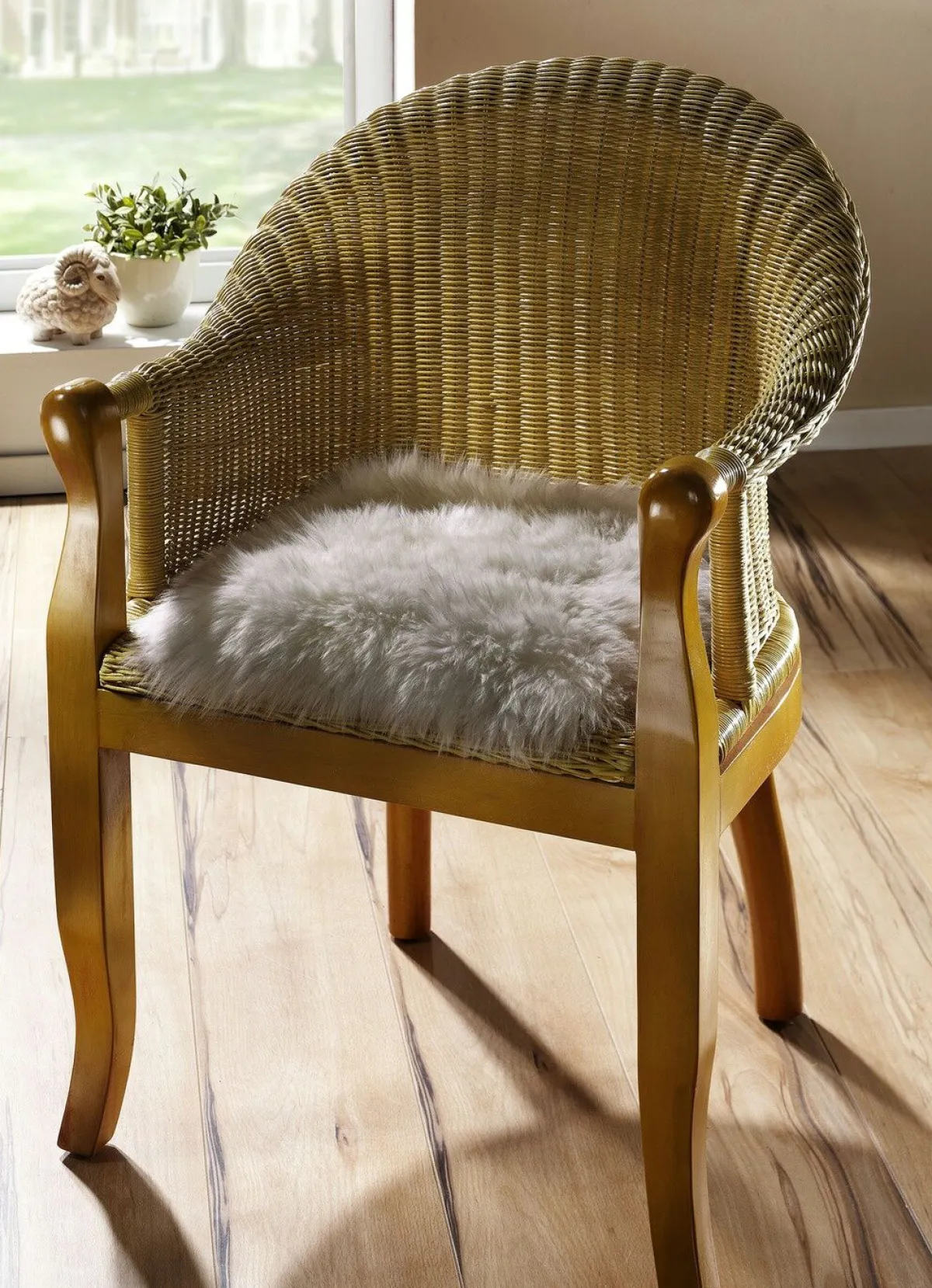 BADER Merino-Lammfell-Sitzauflage in Tierform TAUPE