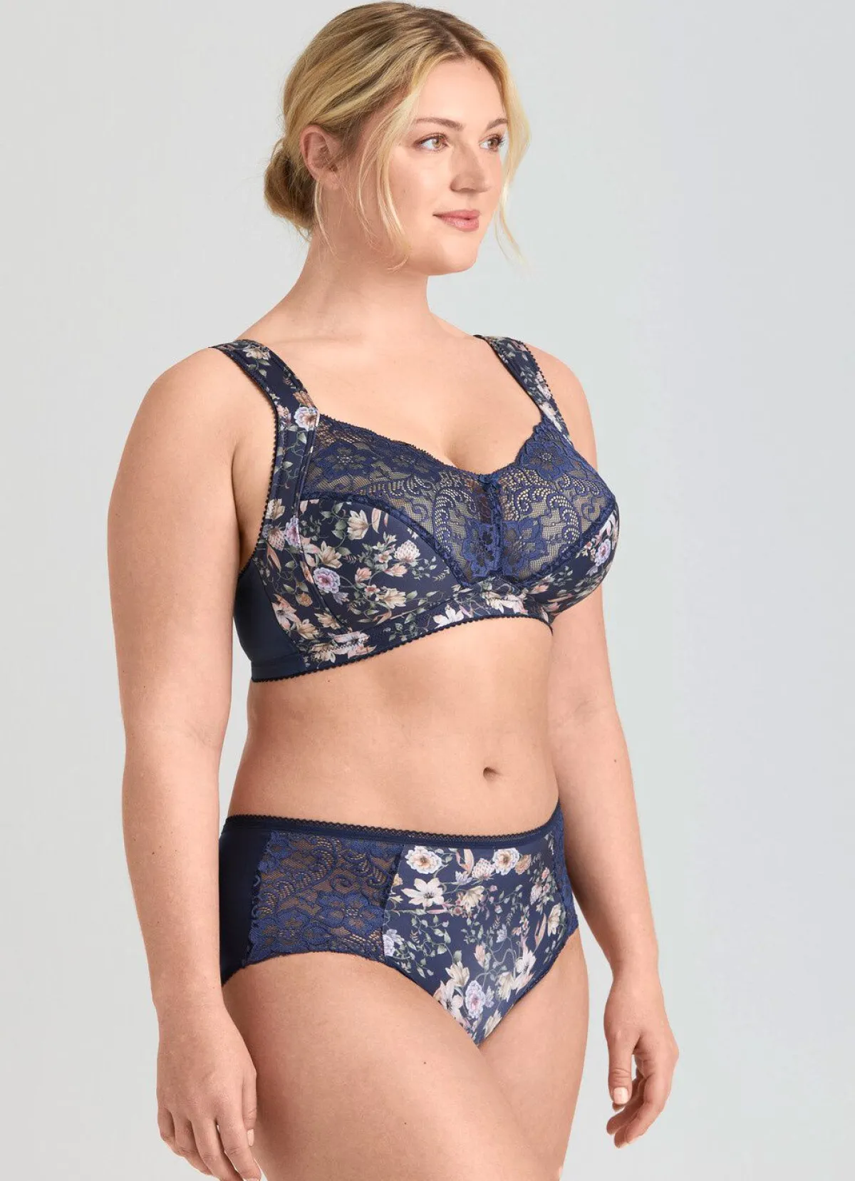 New BADER Miss Mary BH mit farbharmonischem Floraldessin MARINE-BUNT
