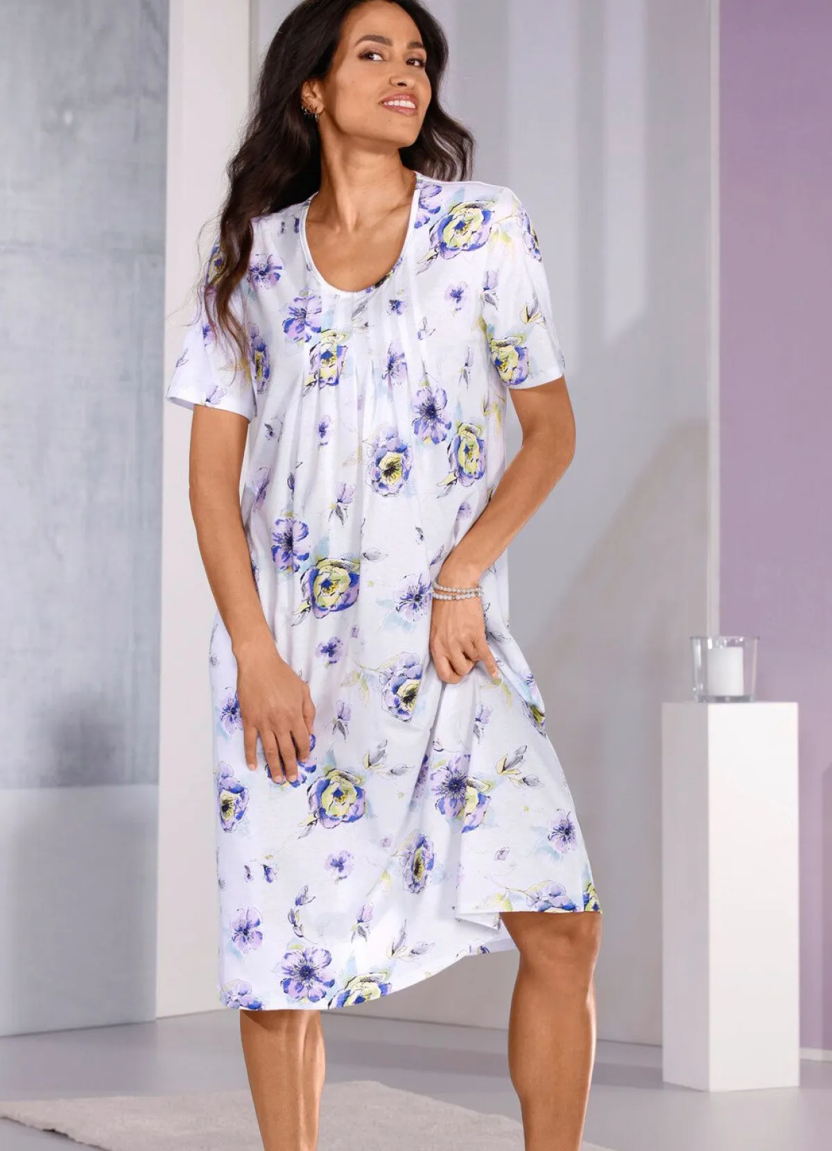 Clearance BADER Nachthemd, knielang mit tollem Druck und raffinierter Faltenlegung WEISS-VIOLA-BUNT