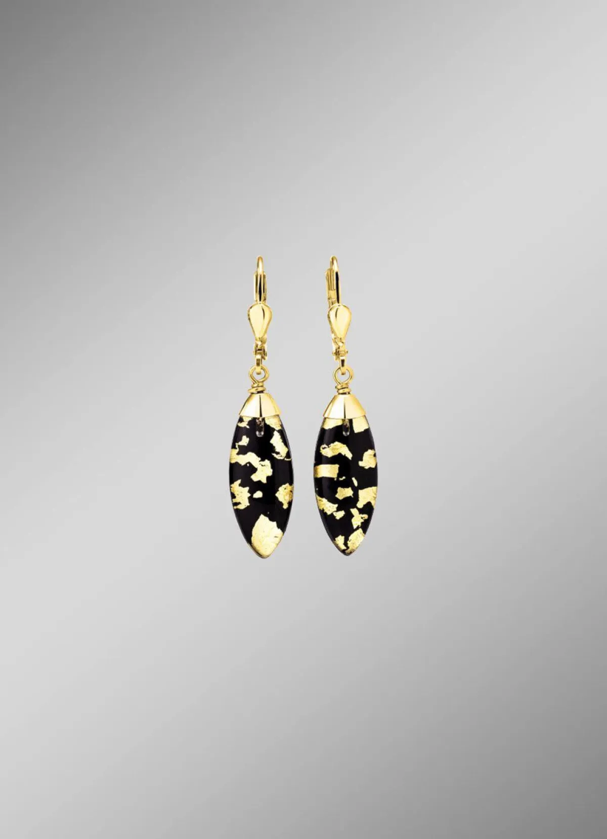 Sale BADER Ohrringe mit Onyx, beh. und Bergkristall mit Blattgold-Triplette