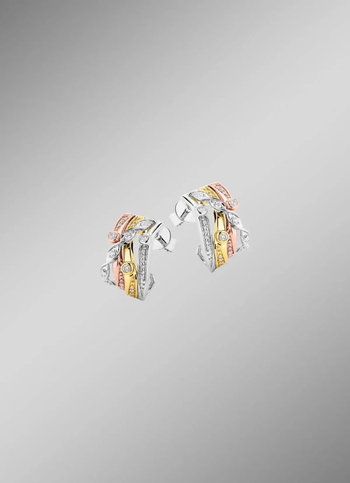 New BADER Ohrstecker mit 16 Brillanten und 40 Diamanten