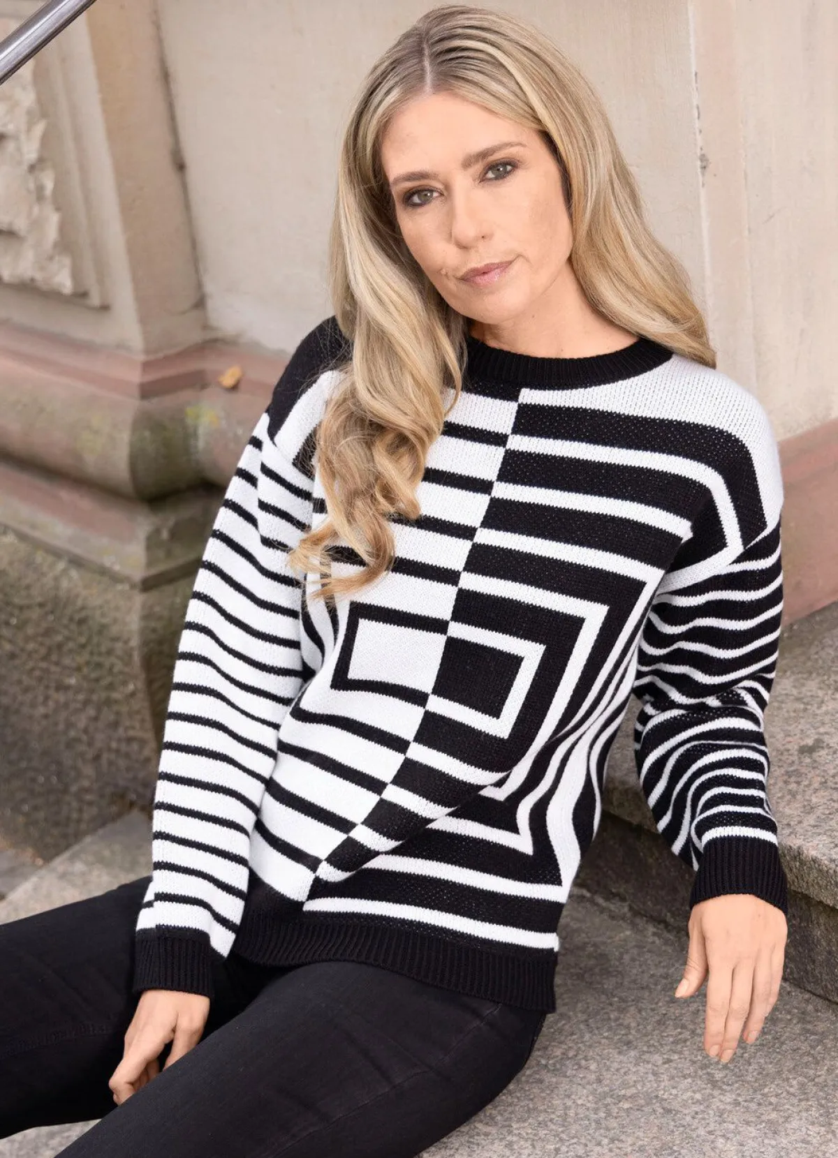 Best Tizia Pullover mit grafischem Jacquard in Kontrast SCHWARZ-ECRU
