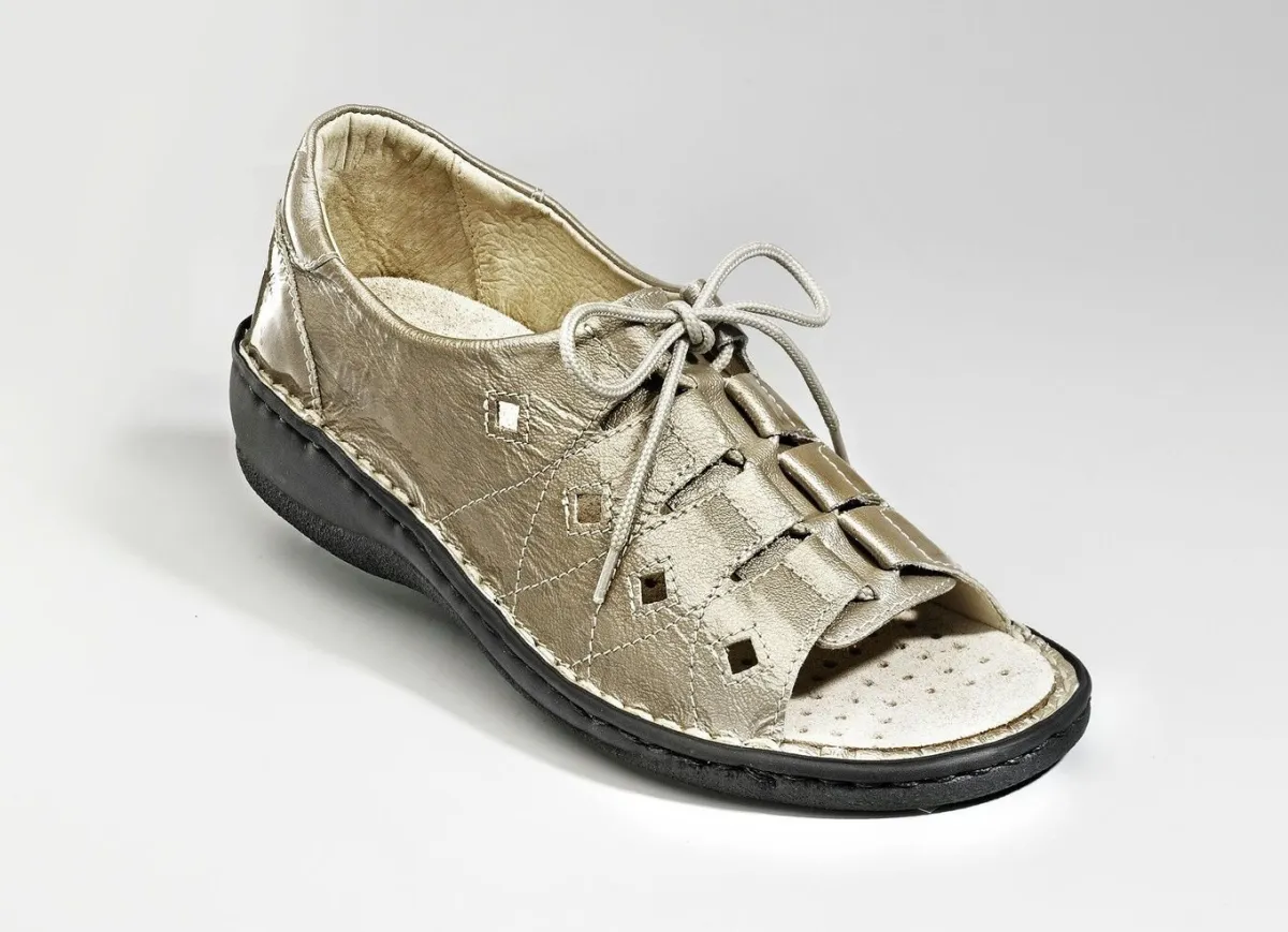 Discount BADER Sandalette aus Lackleder TAUPE