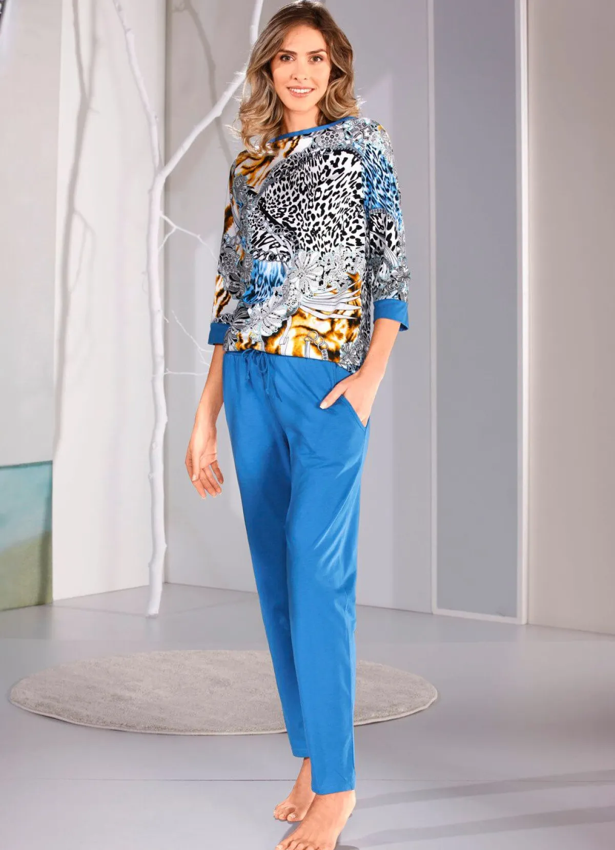 BADER Schlafanzug mit 3/4 langen Ärmeln sowie langer Hose WEISS-ROYALBLAU-BUNT