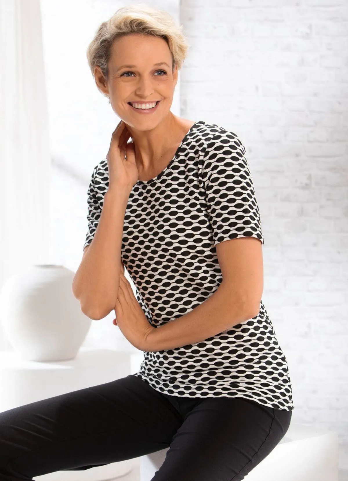 Hot BADER Shirt mit interessanter zweifarbiger Struktur in 2 Farben SCHWARZ-WEISS