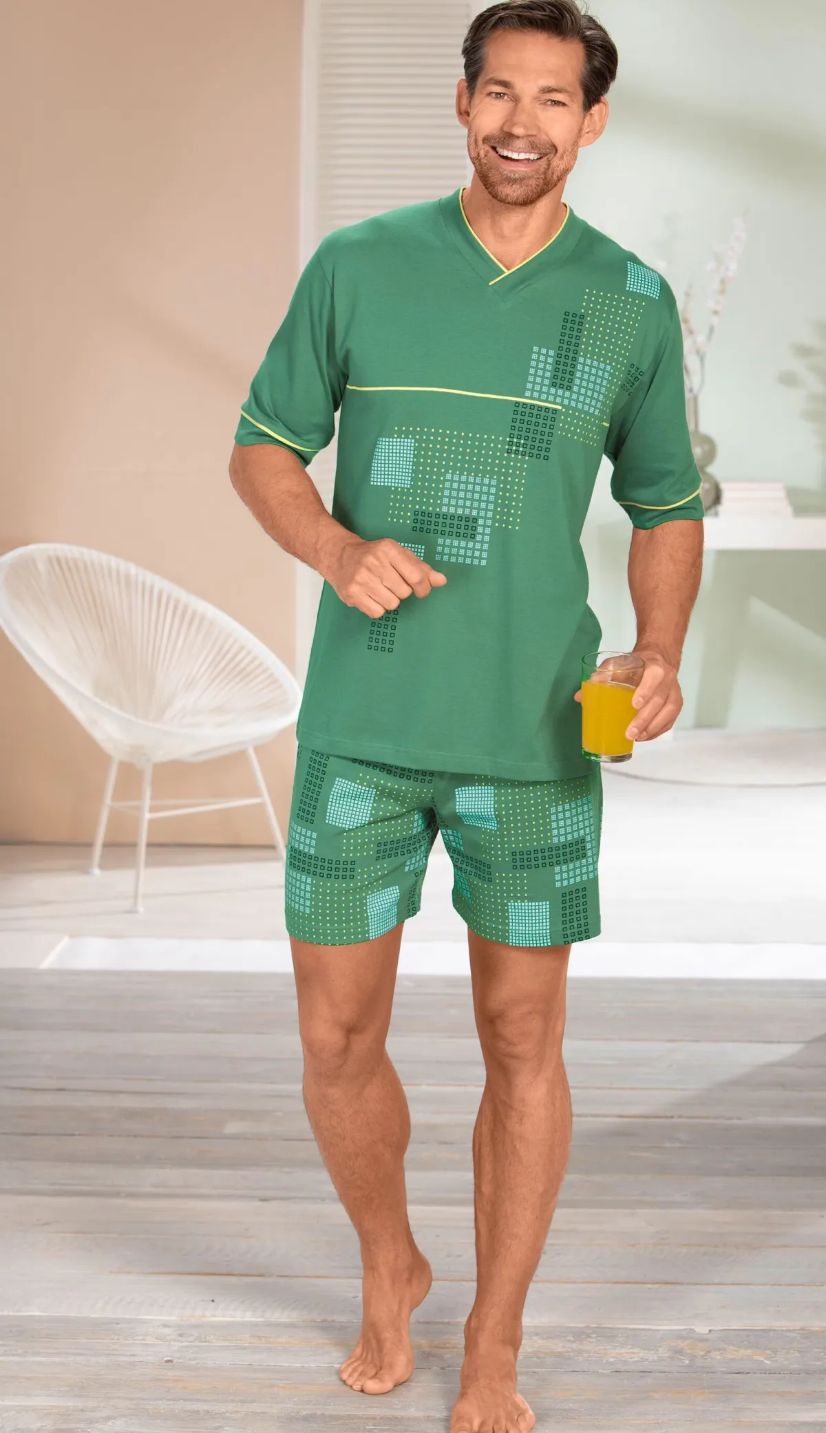 New BADER Shorty mit V-Ausschnitt und Druckmotiv GRÜN-GELB-BUNT
