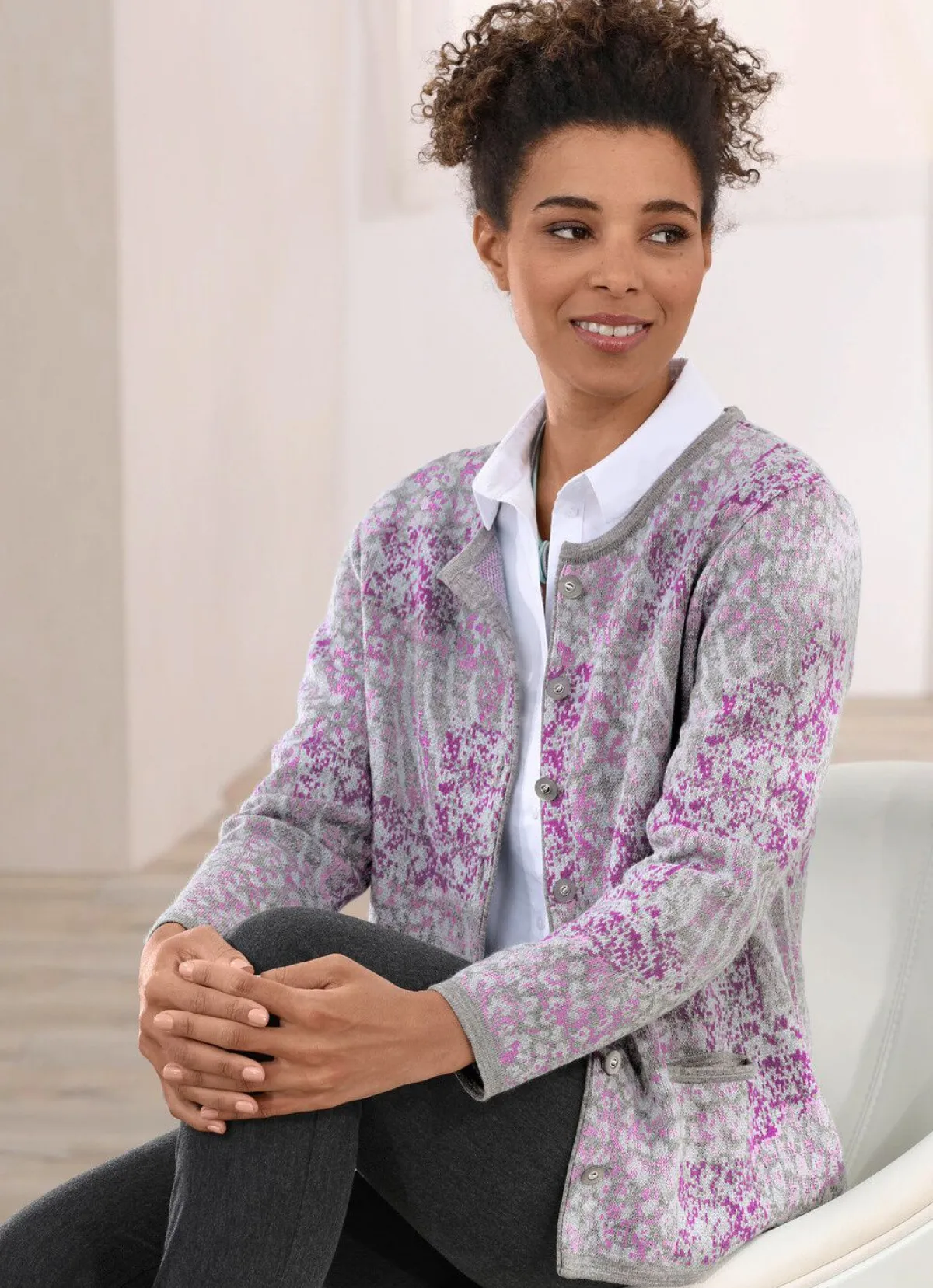 Best BADER Strickjacke mit dekorativen Knöpfen GRAU-BEERE-ROSA