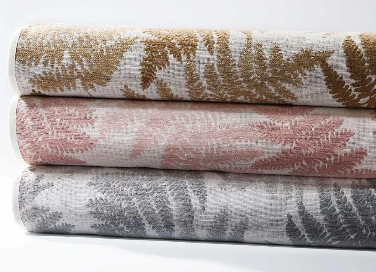 Online BADER Tagesdecke mit nahen Blättermotiven