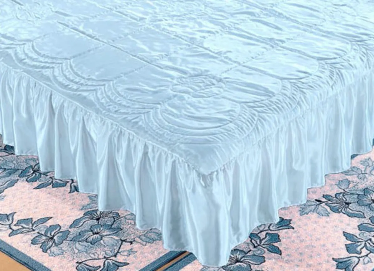 Online BADER Tagesdecke mit Volantabschluss BLAU