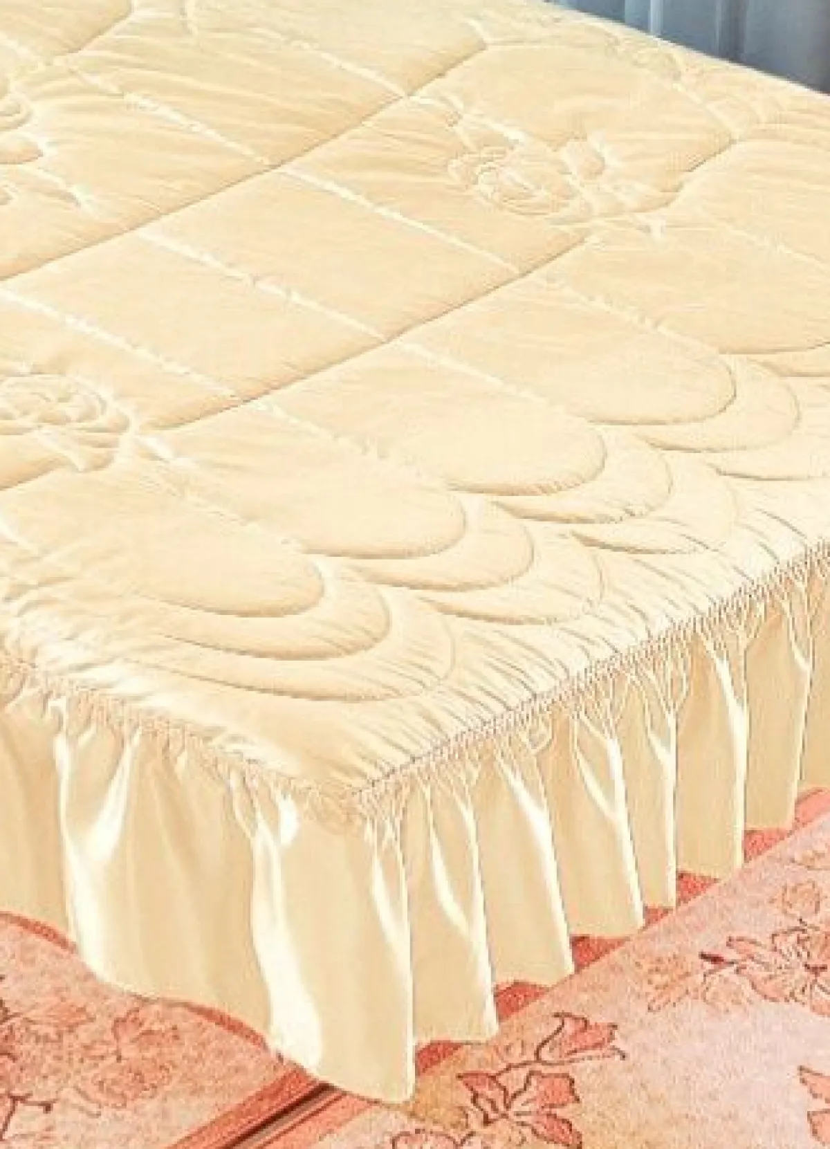 Hot BADER Tagesdecke mit Volantabschluss CREME