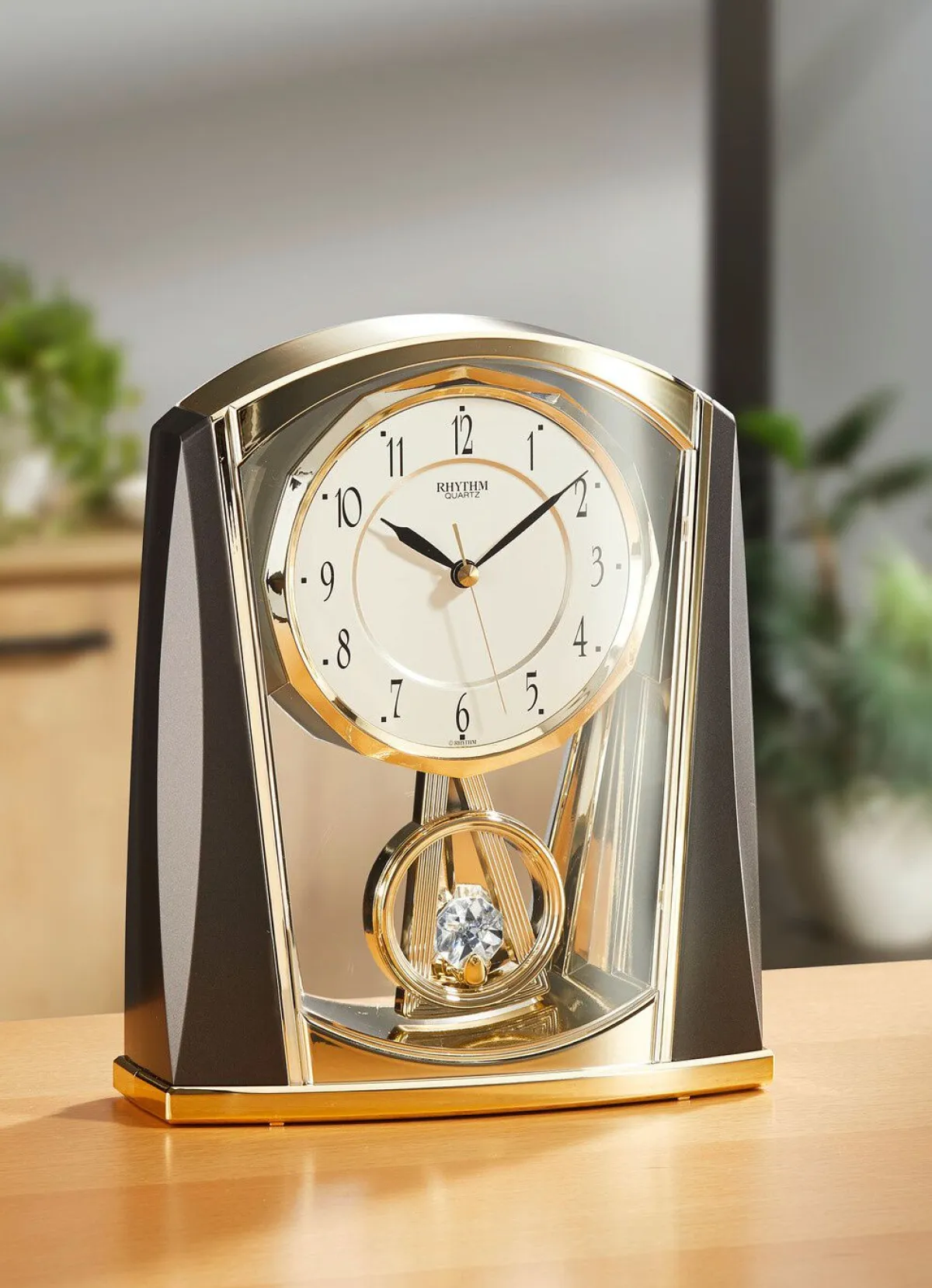 Hot BADER Tischuhr aus Kunstmaterial GOLD