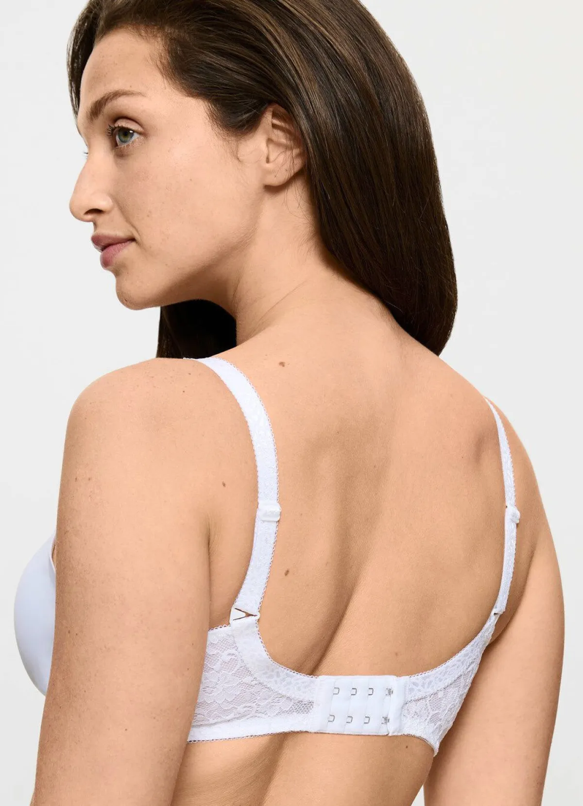 Online TRIUMPH -Amourette Minimizer-BH mit vorgeformten Cups WEISS