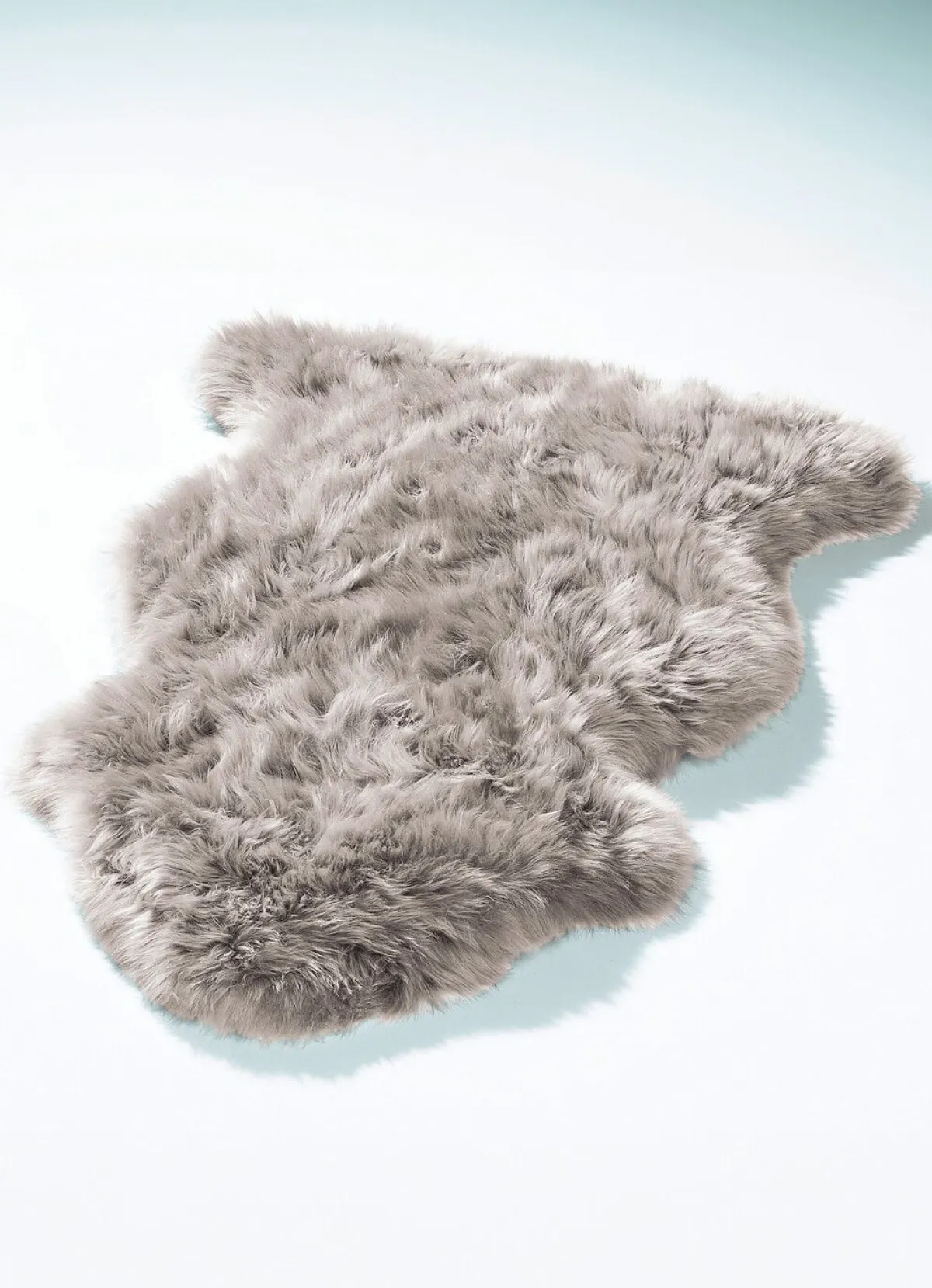 Online BADER Vorleger aus echtem Lammfell in Tierform TAUPE