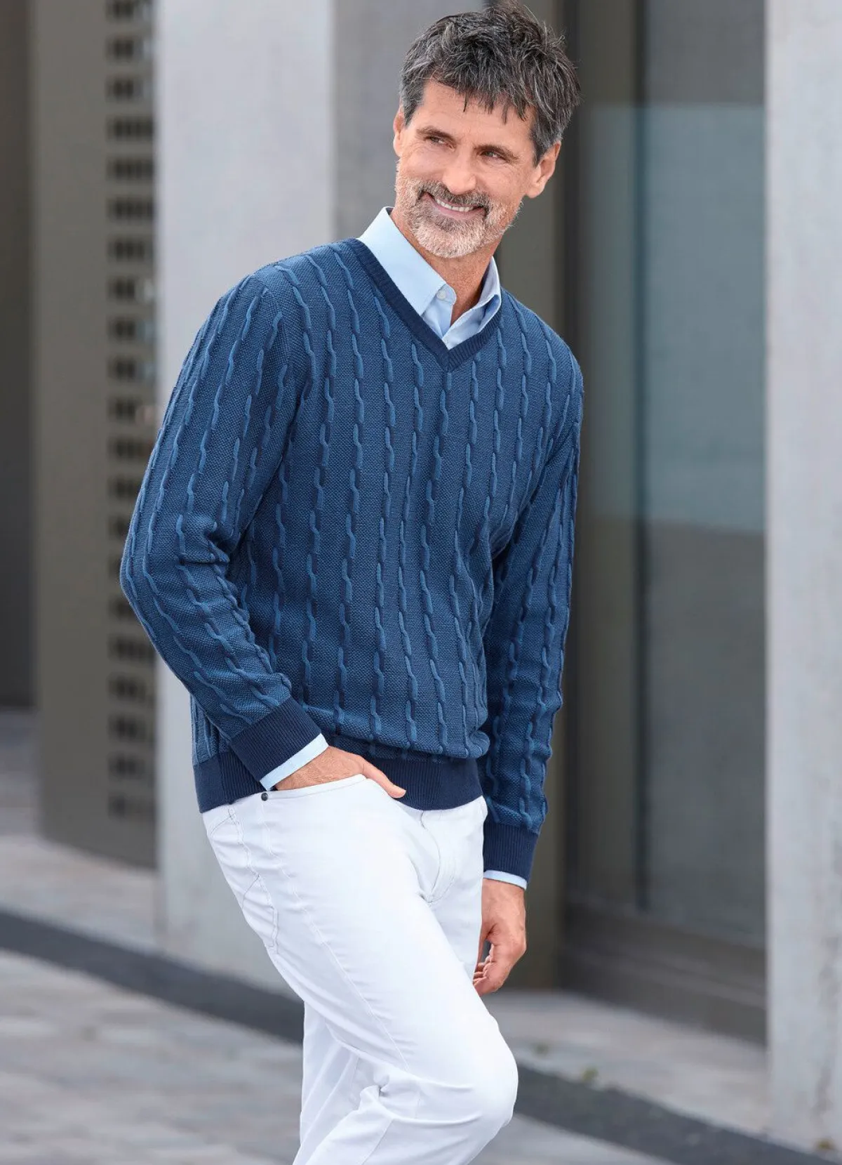 BADER V-Pullover mit markantem Halsausschnitt in 3 Farben MITTELBLAU