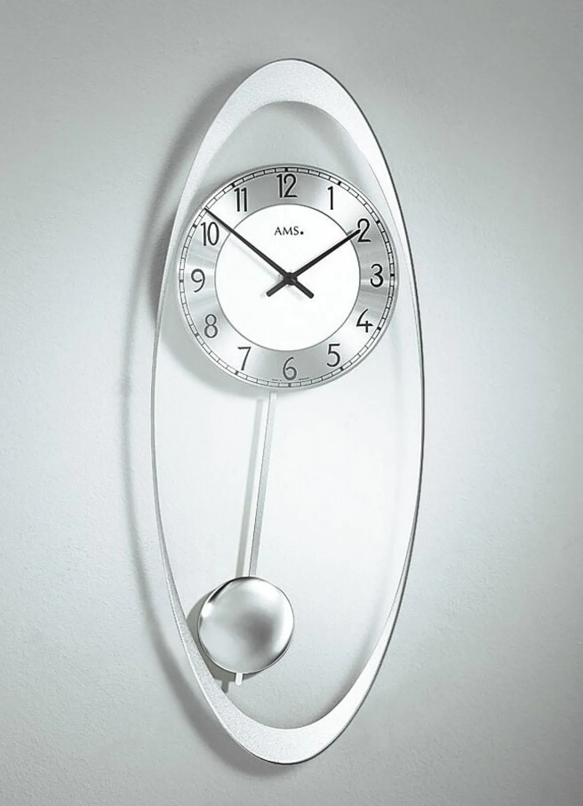 BADER Wanduhr aus hochwertigem Mineralglas SILBER