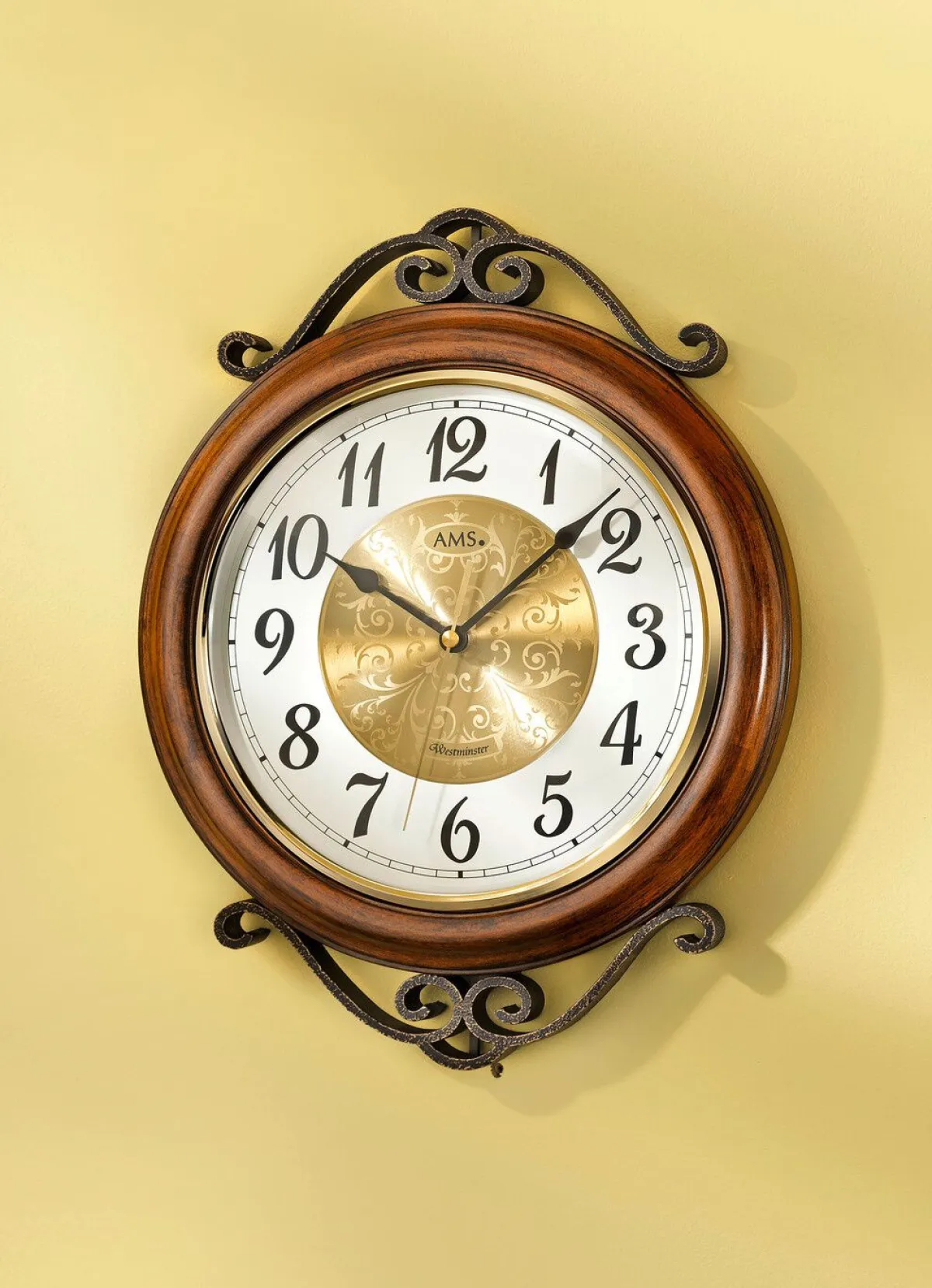 BADER Wanduhr im Nostalgie-Design BRAUN